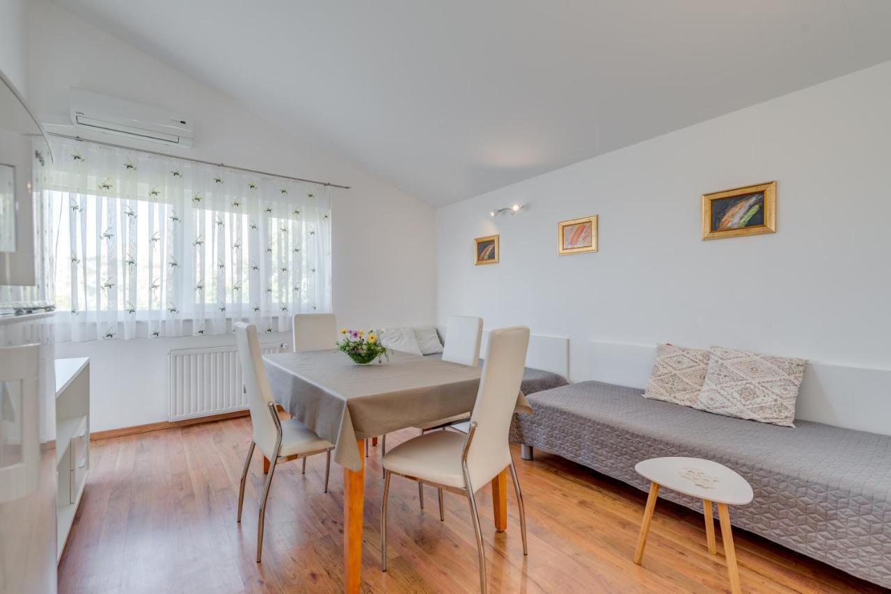 Pikolo Apartments Omis Tice المظهر الخارجي الصورة