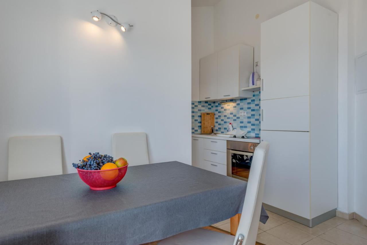Pikolo Apartments Omis Tice المظهر الخارجي الصورة