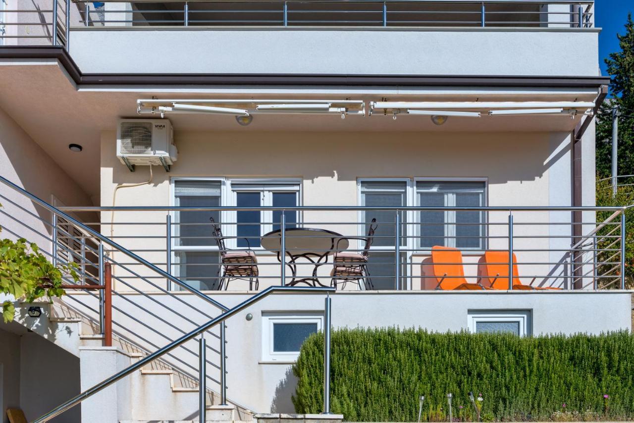 Pikolo Apartments Omis Tice المظهر الخارجي الصورة